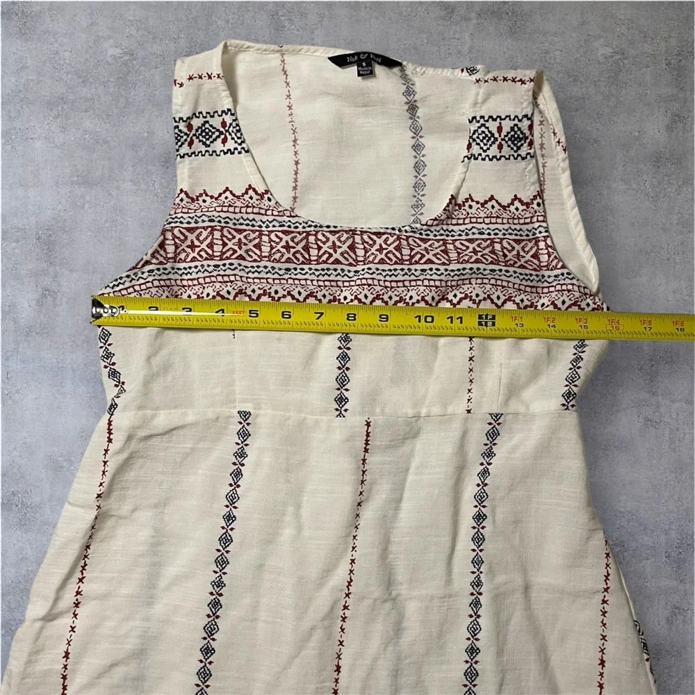Yak & Yeti Sleeveless White Patterned Dress,‎ S